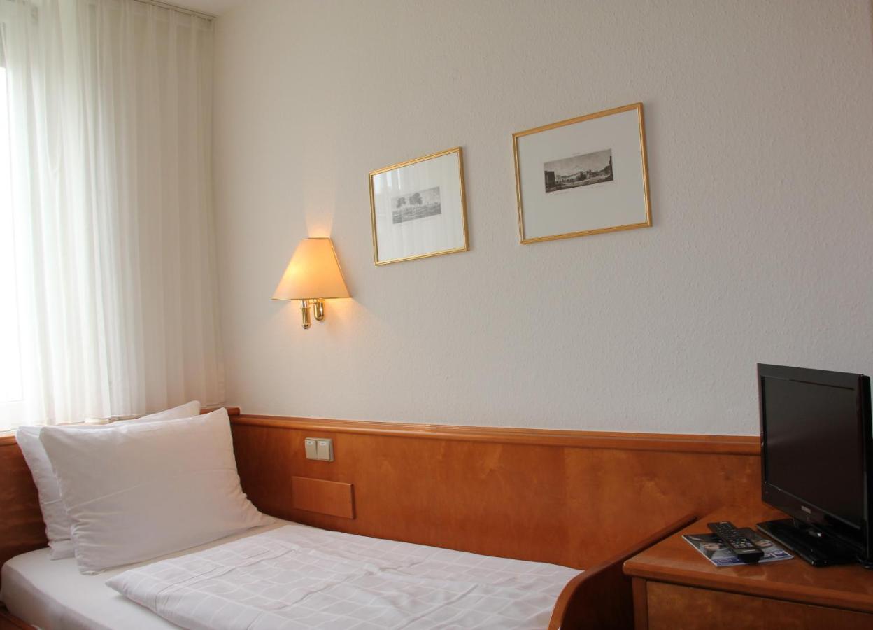 Hotel Kurpfalzstuben มานไฮม์ ภายนอก รูปภาพ
